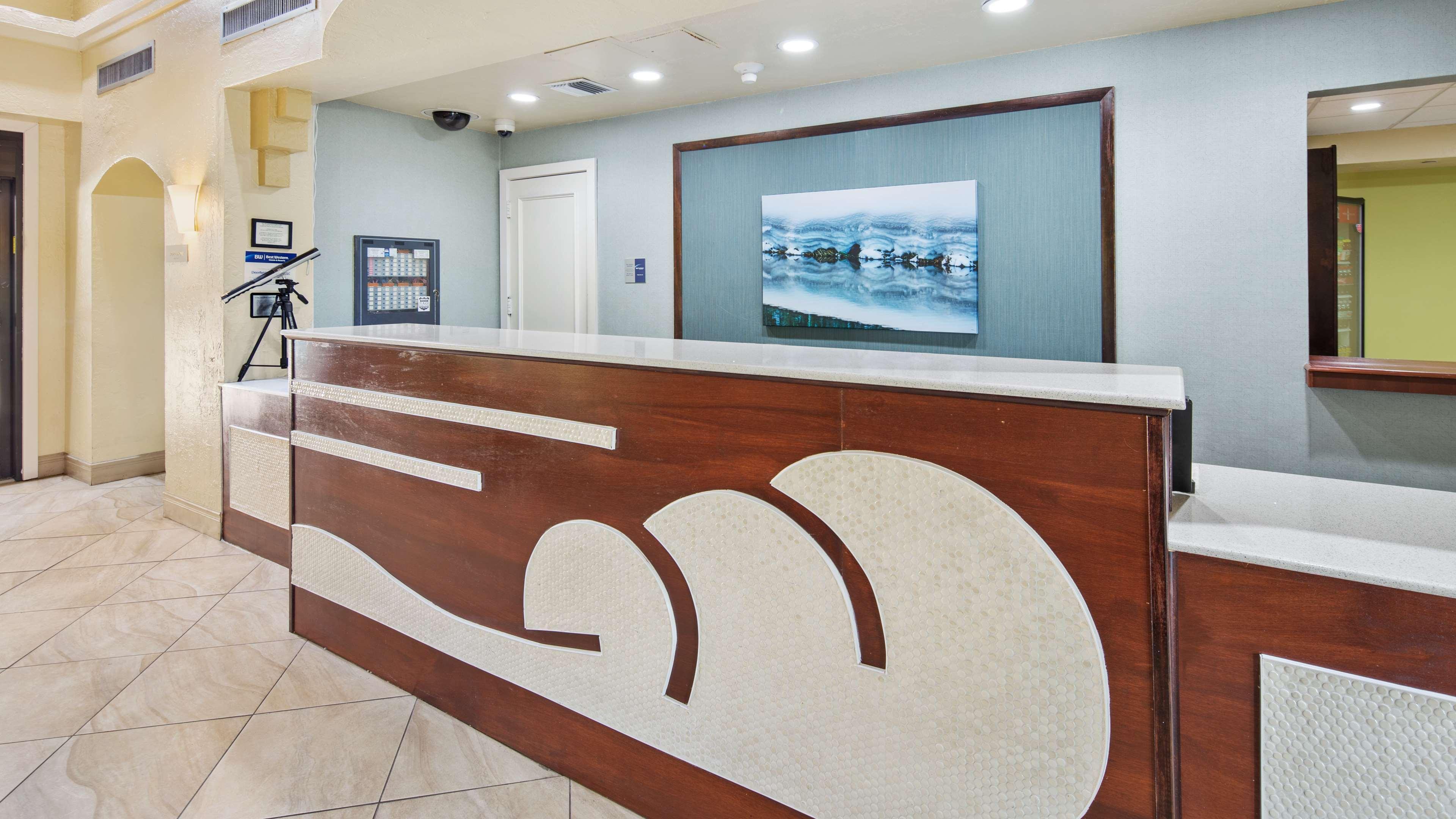Best Western Plus Deerfield Beach Hotel & Suites Exterior photo